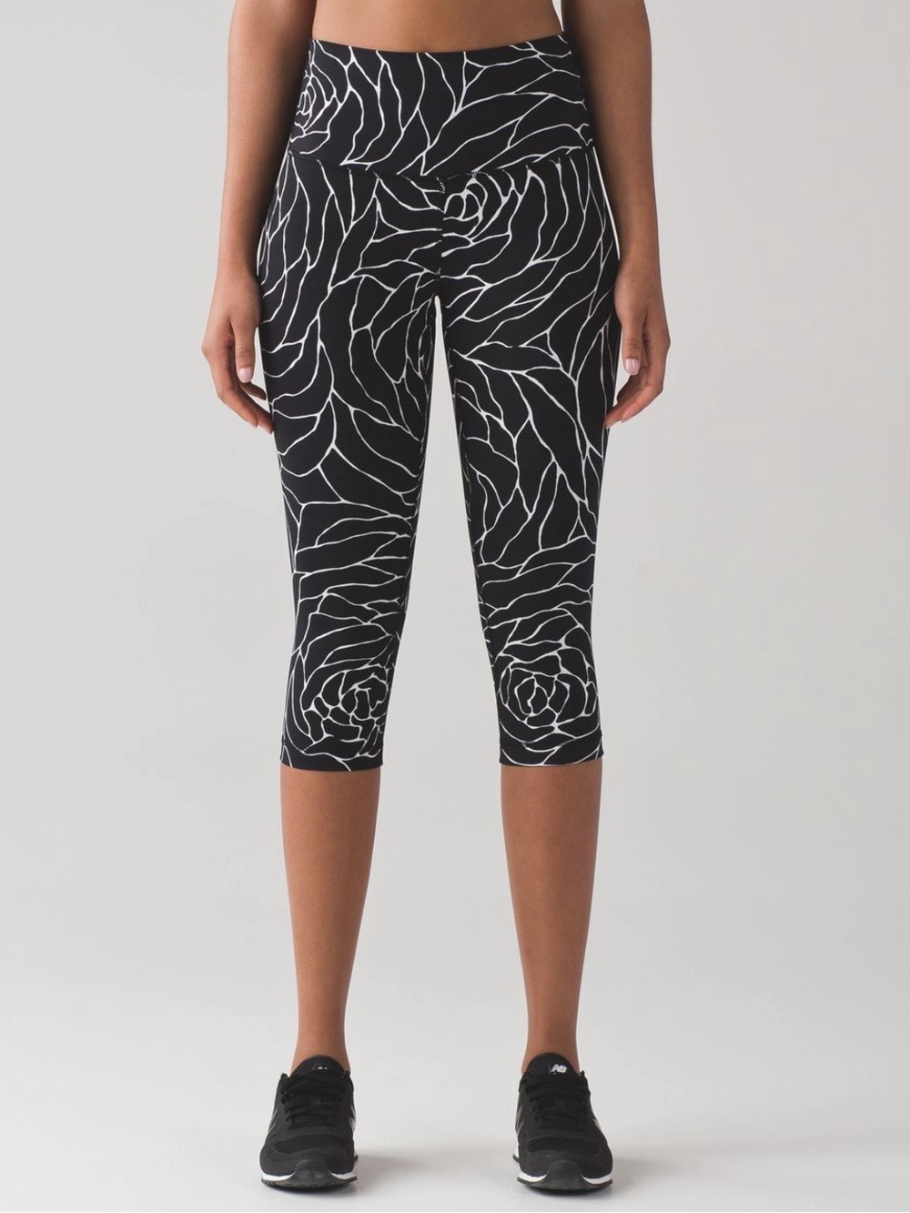 Lululemon Wunder Under Hi-Rise Cropped Tight 17” Luxtreme Size 8